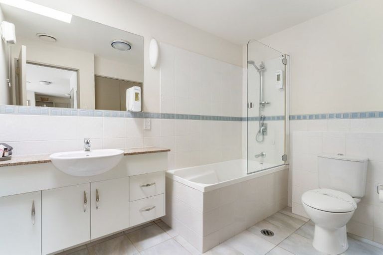 Photo of property in Anchorage Apartments, 411/36 Victoria Road, Mount Maunganui, 3116