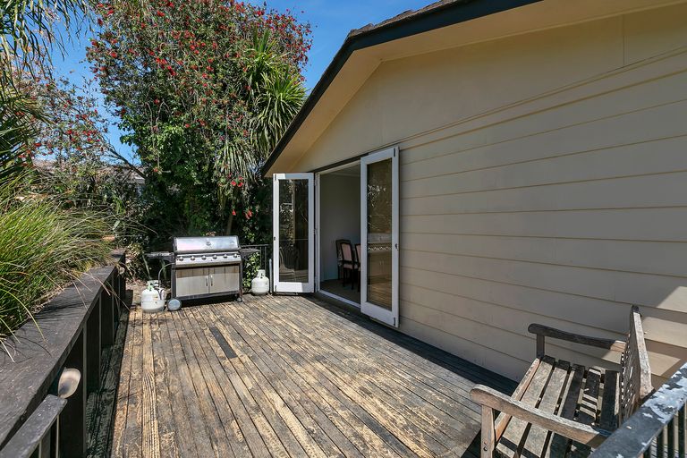 Photo of property in 36 Arlette Place, Massey, Auckland, 0614