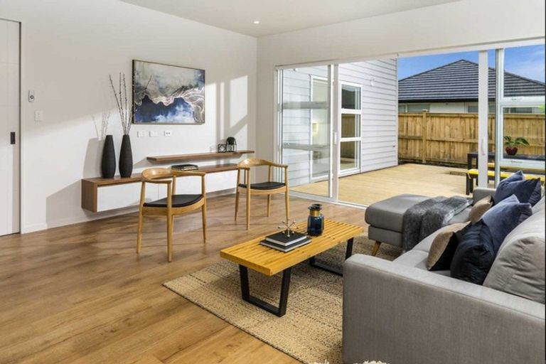 Photo of property in 60 Schoolside Road, Kumeu, 0810
