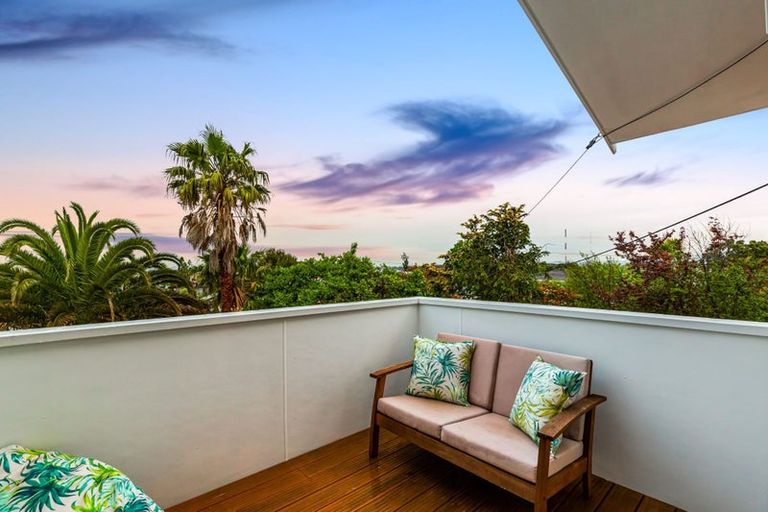 Photo of property in 114a Colwill Road, Massey, Auckland, 0614