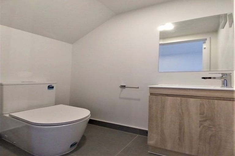 Photo of property in 26 Morihana Close, Glen Eden, 0602