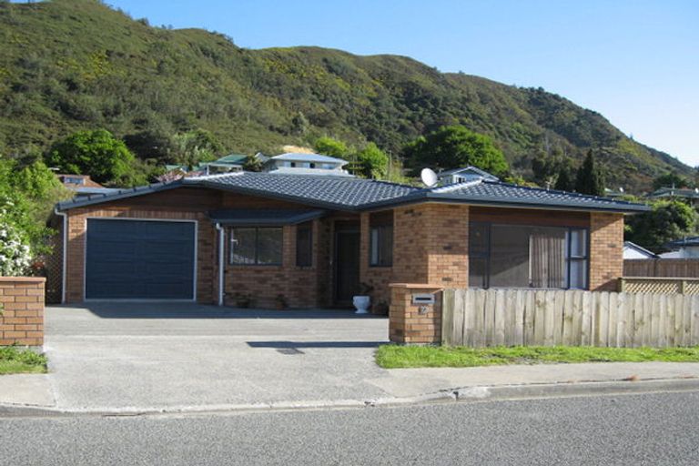 Photo of property in 12 Canterbury Street, Picton, 7220