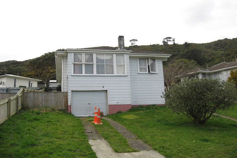 Photo of property in 5 Ngaturi Grove, Wainuiomata, Lower Hutt, 5014