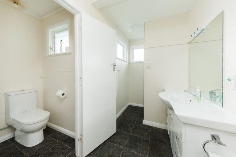 Photo of property in 14 Nairn Crescent, Awapuni, Palmerston North, 4412