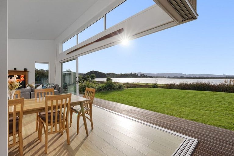 Photo of property in 37 Pahoia Beach Road, Whakamarama, Tauranga, 3172