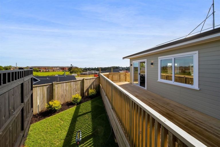 Photo of property in 25 Maple Crescent, Whalers Gate, New Plymouth, 4310