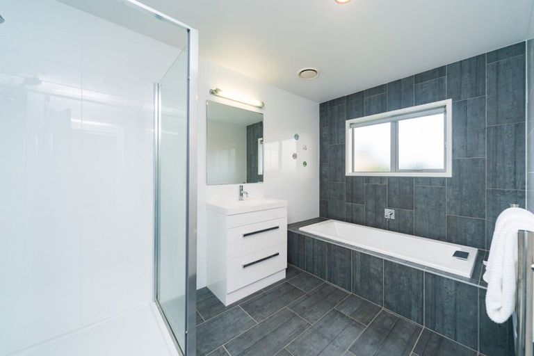 Photo of property in 74 Polson Hill Drive, Aokautere, Palmerston North, 4471