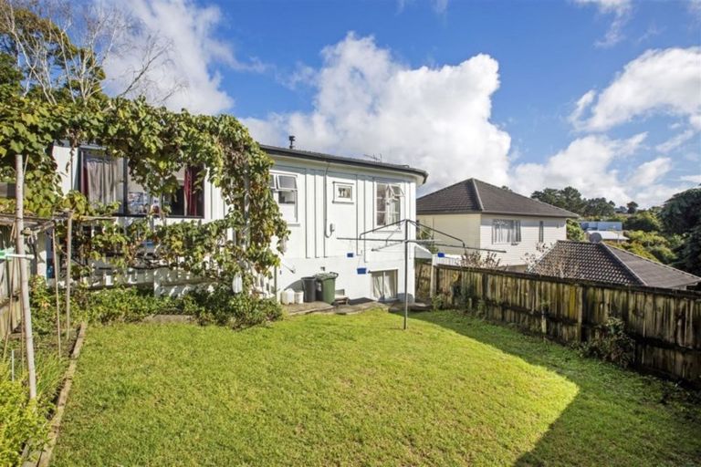 Photo of property in 183 Carlisle Road, Northcross, Auckland, 0632
