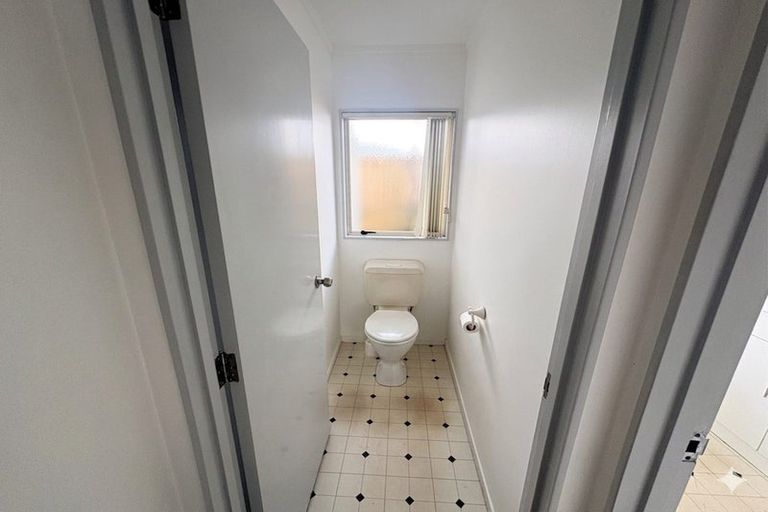 Photo of property in 1/2 Tainui Terrace, Mangere Bridge, Auckland, 2022