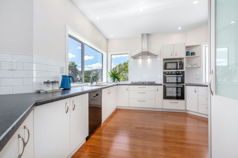 Photo of property in 22 Molyneux Close, Whitby, Porirua, 5024