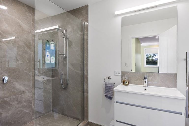 Photo of property in 3 Kapurau Lane, Merrilands, New Plymouth, 4312