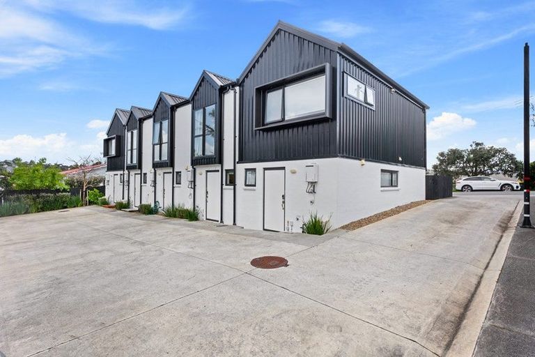 Photo of property in 8/36 Kaipatiki Road, Glenfield, Auckland, 0629