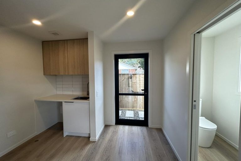 Photo of property in 9/7 Wainuiomata Road, Wainuiomata, Lower Hutt, 5014