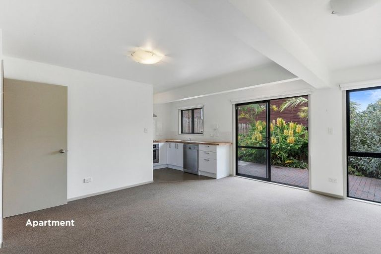 Photo of property in 50 Lagoon Way, West Harbour, Auckland, 0618