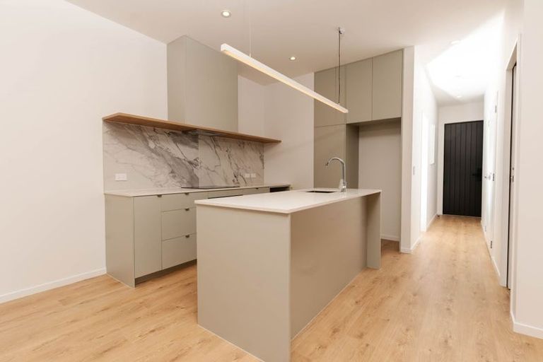 Photo of property in 1/39 Archers Road, Hillcrest, Auckland, 0629