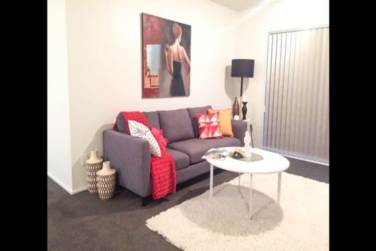 Photo of property in 2/19 Wai Iti Place, Clendon Park, Auckland, 2103