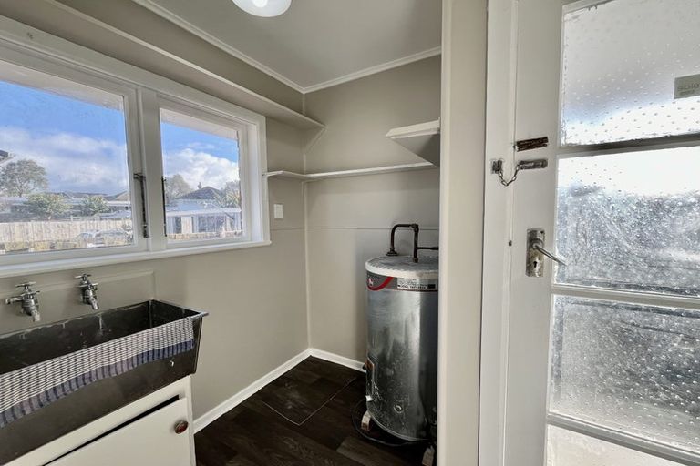 Photo of property in 130 Robertson Road, Mangere East, Auckland, 2024