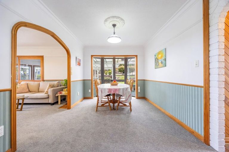 Photo of property in 17 Louise Place, Browns Bay, Auckland, 0630