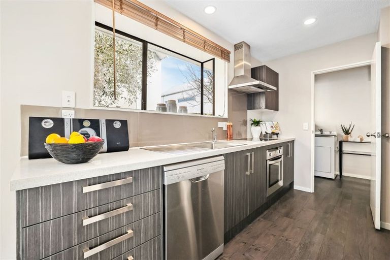 Photo of property in 2/100 Purchas Street, Edgeware, Christchurch, 8013