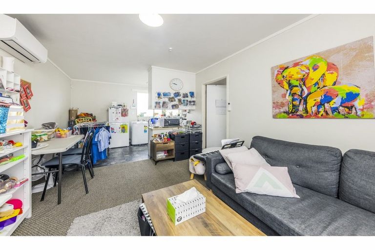 Photo of property in 2 Hobman Place, Manurewa, Auckland, 2102