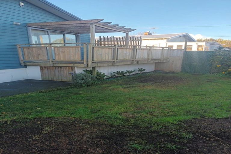 Photo of property in 3 Gazelle Avenue, Beach Haven, Auckland, 0626