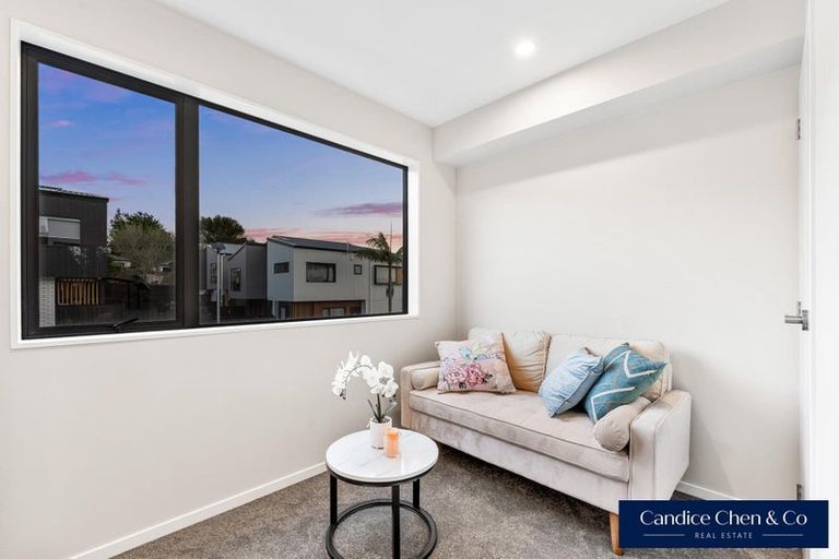 Photo of property in 19 Don Oliver Lane, Glen Eden, 0602