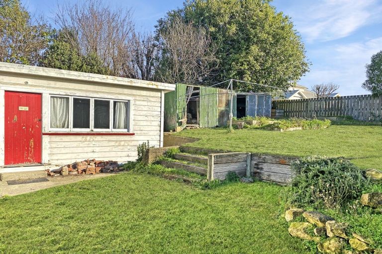 Photo of property in 16 Greta Street, South Hill, Oamaru, 9400