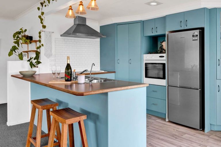 Photo of property in 1 Pohutukawa Drive, Opunake, 4616