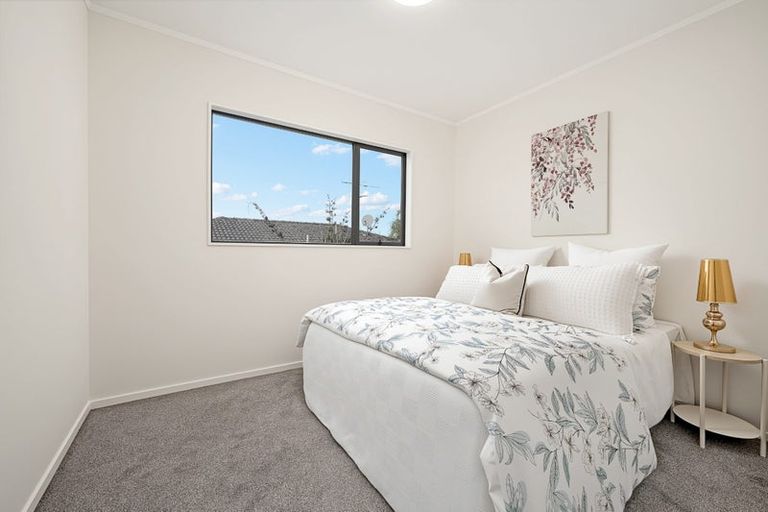 Photo of property in 54 Zefiro Drive, Massey, Auckland, 0614