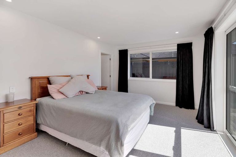 Photo of property in 1 Corsica Court, Fitzherbert, Palmerston North, 4410