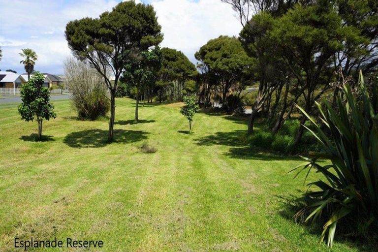 Photo of property in 11 Sea Dune Place, Ruakaka, 0116