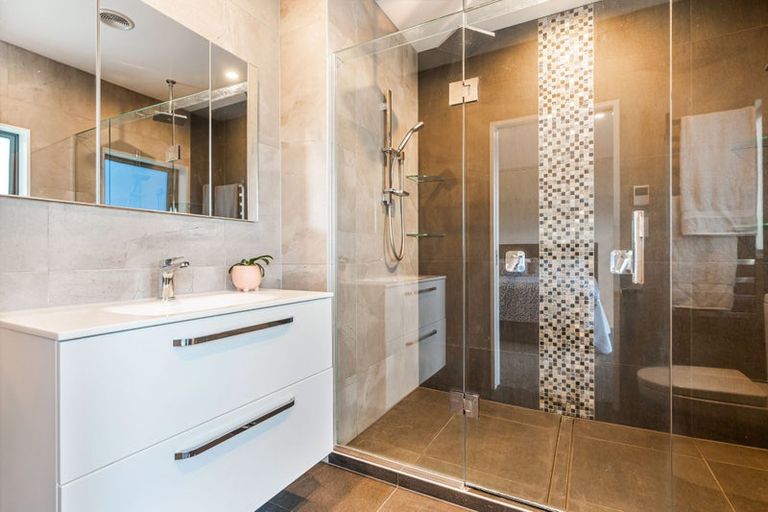 Photo of property in 36 Gilbransen Road, Kumeu, 0810