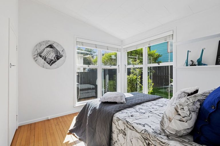 Photo of property in 1/48 Bond Crescent, Forrest Hill, Auckland, 0620