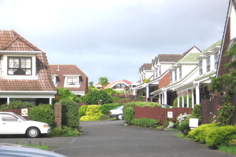 Photo of property in 9/47 Edmonton Road, Henderson, Auckland, 0612