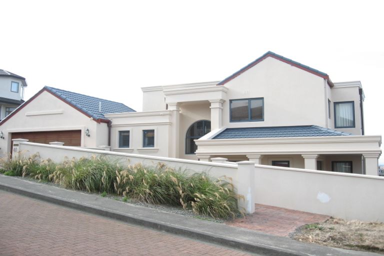Photo of property in 40 Dress Circle, Newlands, Wellington, 6037
