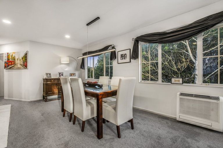 Photo of property in 57a Ribbonwood Crescent, Goodwood Heights, Auckland, 2105