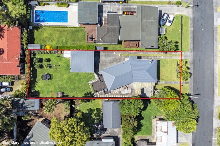 Photo of property in 2 Hillcrest Grove, Hillpark, Auckland, 2102