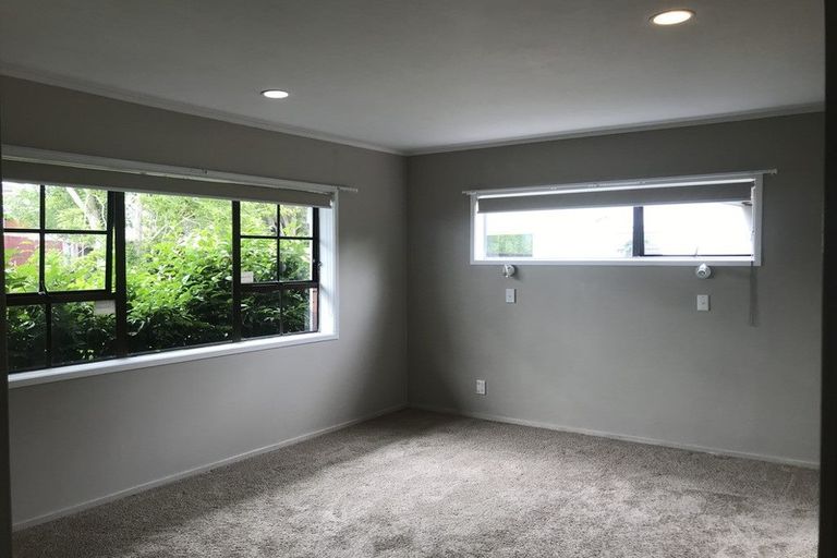 Photo of property in 2/4 Penning Road, Castor Bay, Auckland, 0620