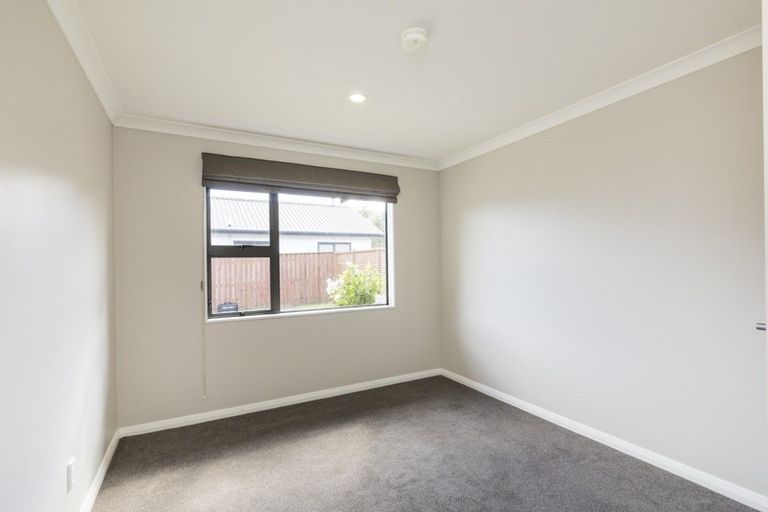 Photo of property in 128 Hillcrest Drive, Kelvin Grove, Palmerston North, 4414