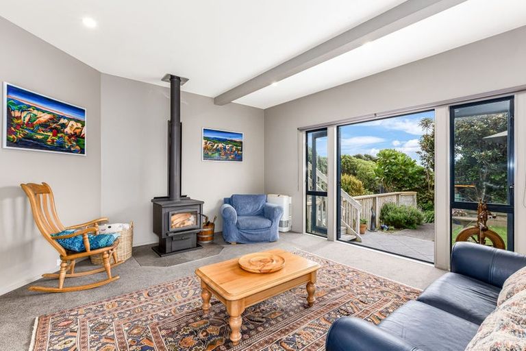Photo of property in 11 Glengavel Grove, Papakowhai, Porirua, 5024