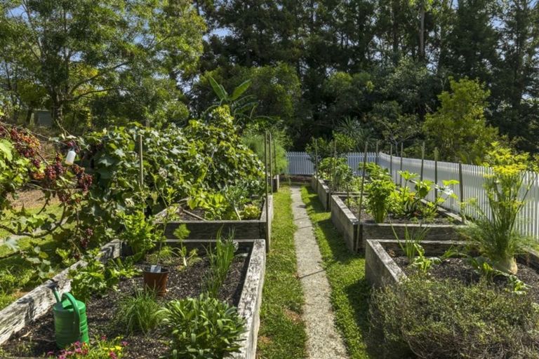 Photo of property in 354 Wairere Road, Waitakere, Henderson, 0782