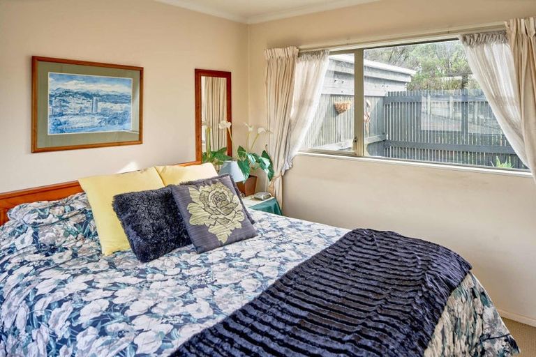 Photo of property in 28 Saint Ives Drive, Camborne, Porirua, 5026