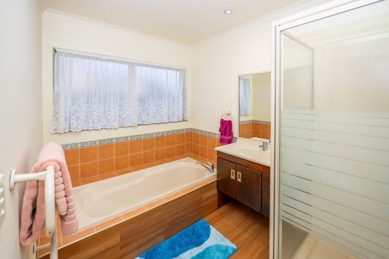 Photo of property in 15 Roderick Place, Rototuna, Hamilton, 3210