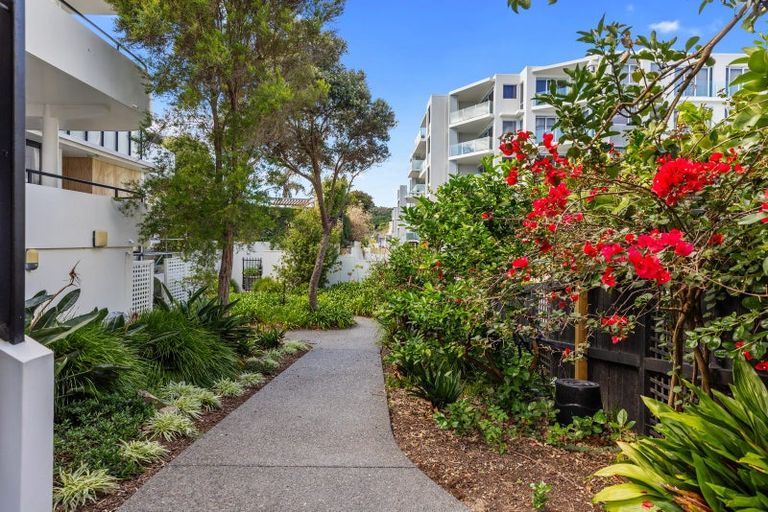 Photo of property in 10 Marine Parade, Mount Maunganui, 3116