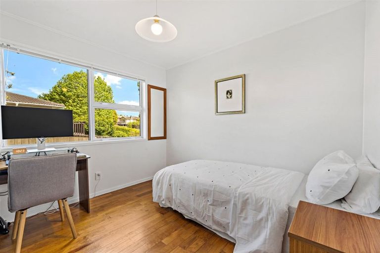 Photo of property in 31 Aplin Place, Birkdale, Auckland, 0626