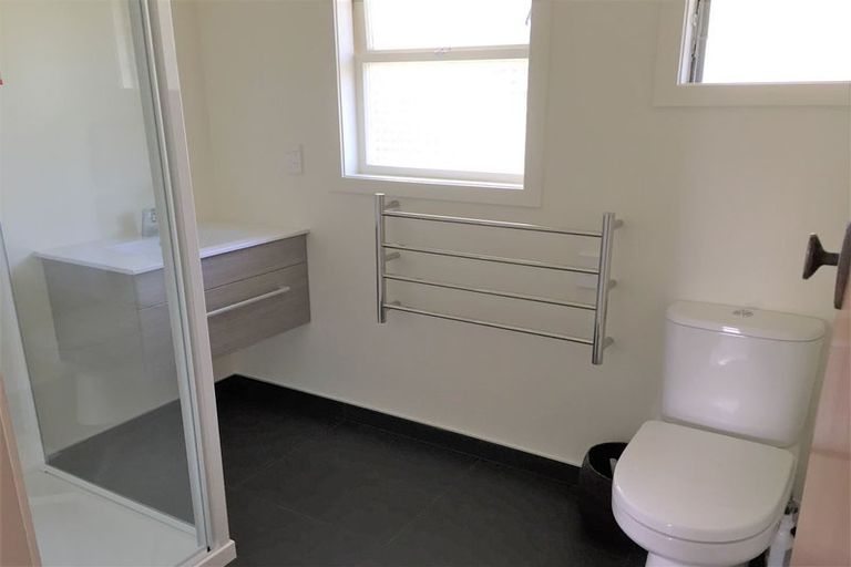 Photo of property in 2/41 Northumberland Avenue, Belmont, Auckland, 0622