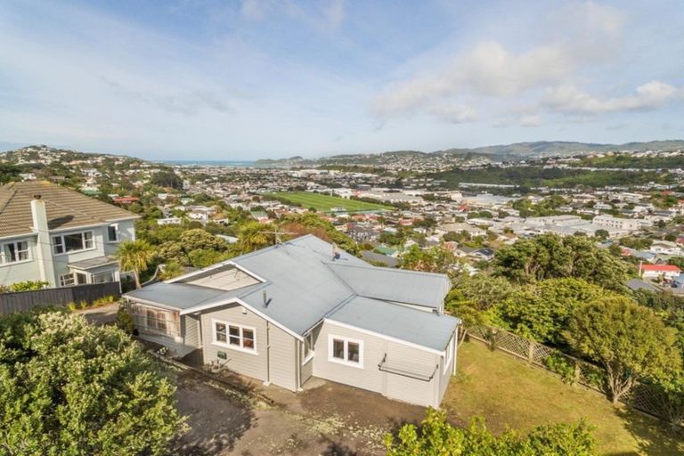 Photo of property in 107 Nevay Road, Miramar, Wellington, 6022