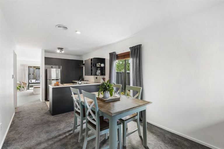 Photo of property in 5/42 Fields Parade, Oteha, Auckland, 0632