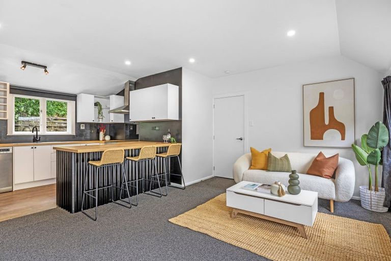 Photo of property in 30 Hawkhurst Road, Lyttelton, 8082