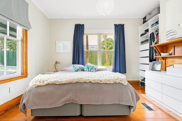 Photo of property in 38 Newington Road, Henderson, Auckland, 0612